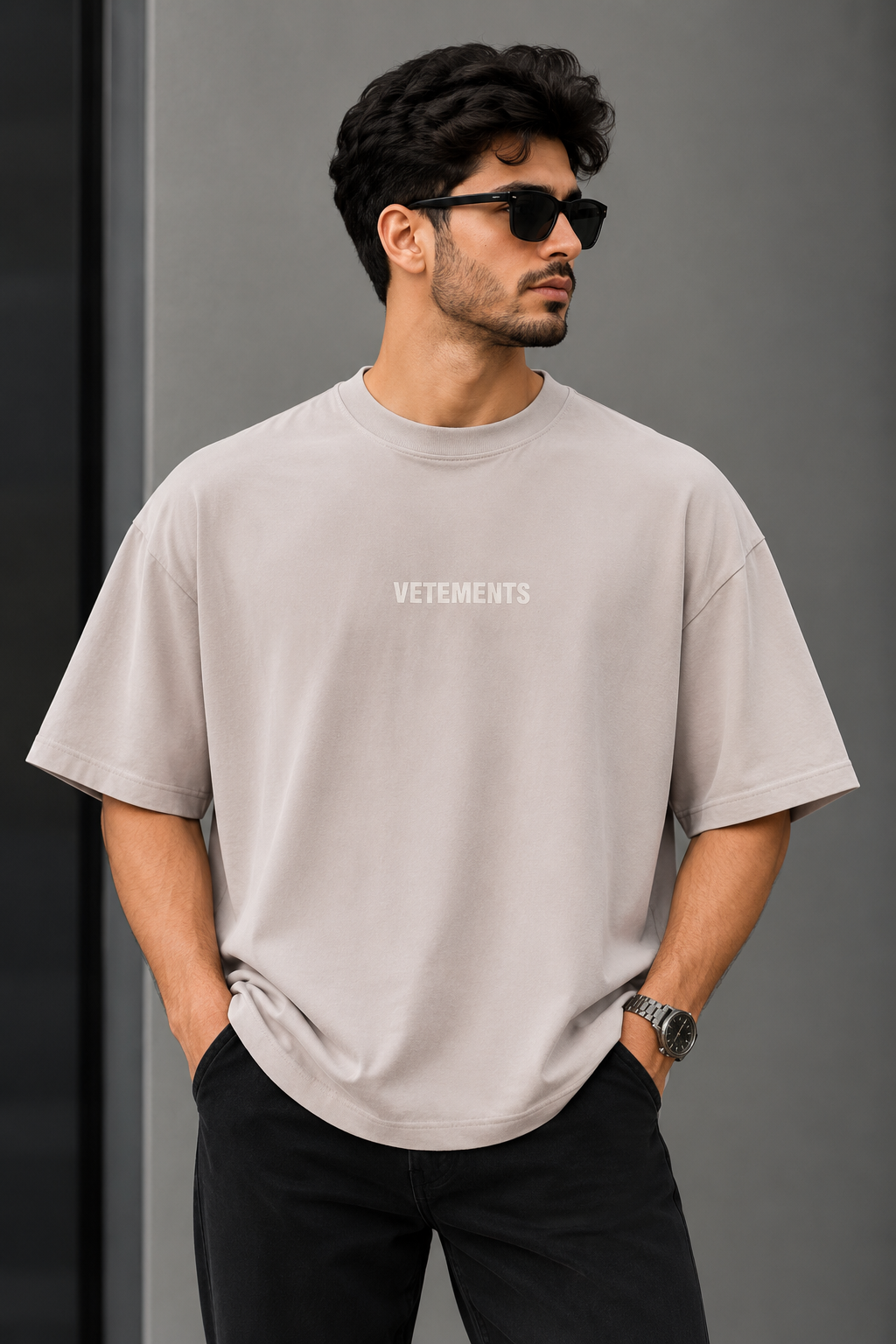 تیشرت مردانه یقه گرد اورسایز چاپ برجسته طرح VETEMENTS